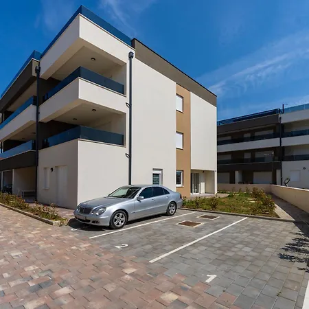 Apartment Privlaka Perl *