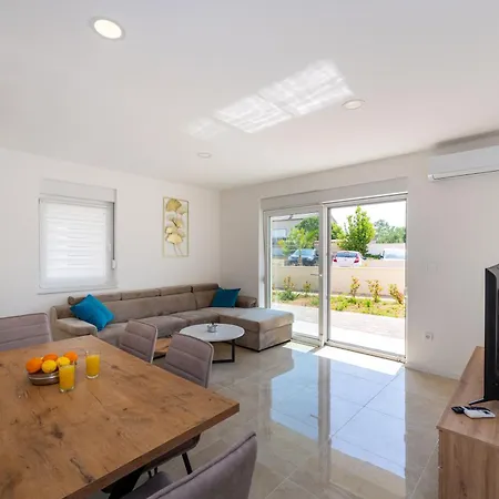 Perl * Privlaka (Zadar)